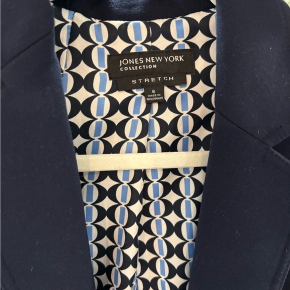 Beautiful Jones New York stretch navy blazer - Picture 2 of 3